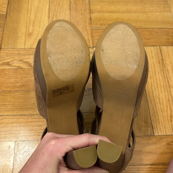 Brand new never worn tan suede heels - Picture 4 of 4